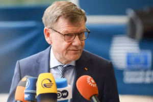 Alemania confía en compromiso de EE.UU. con Ucrania pese a últimas críticas de Trump a Zelensky