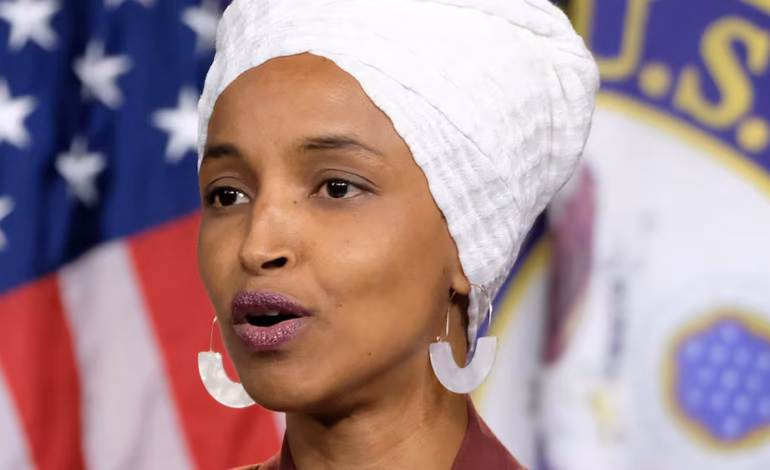 Congresista demócrata tras registrar el Gobierno Trump su casa: “No me silenciarán”