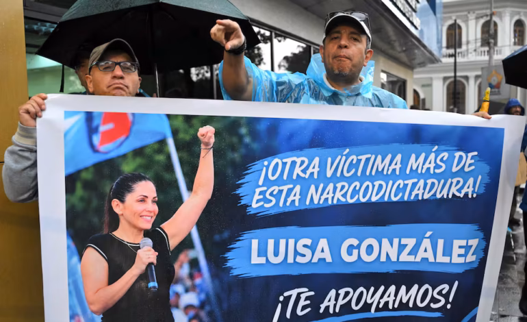  Correístas protestan para exigir la liberación de la excandidata Luisa González