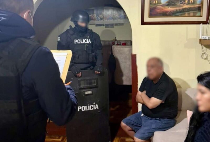 Cuatro detenidos tras allanamientos realizados por la fiscalía en Quito y Alausí