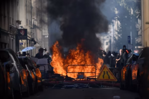 Francia en llamas: las protestas estudiantiles crecen y ponen contra las cuerdas al Gobierno de Macron