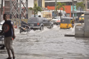 El agua cubre a Guayaquil, ciudad portuaria de Ecuador amaneció inundada