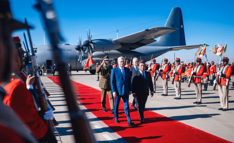 Kast llega a La Paz para abrir una nueva etapa en relación bilateral entre Bolivia y Chile