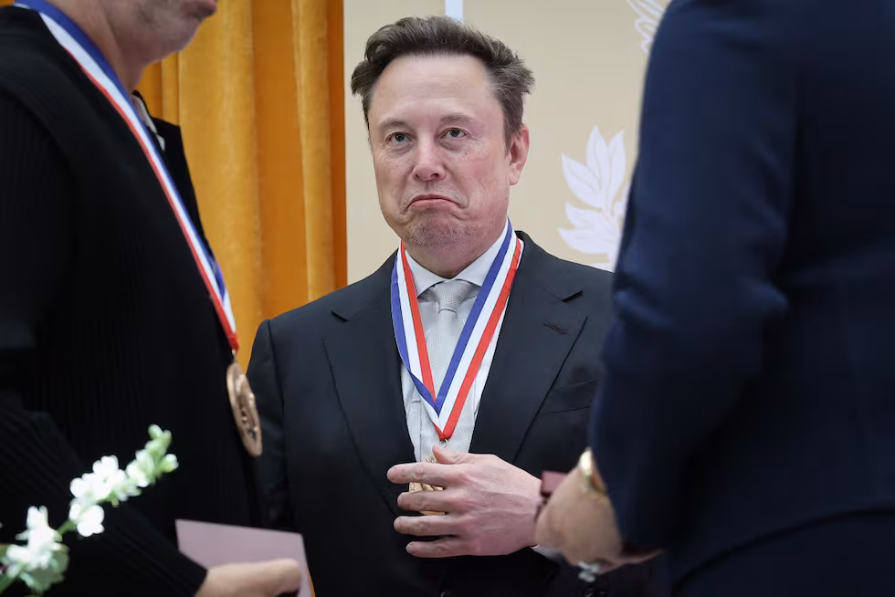 Musk ordenó limitar el servicio de Starlink en Ucrania, según el WSJ