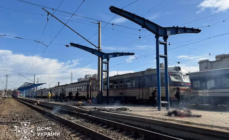 Ucrania: al menos 14 muertos por un ataque ruso con dron contra una estación de tren en Dnipró